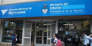 Se abre la puerta para cobrar a extranjeros en educación y salud