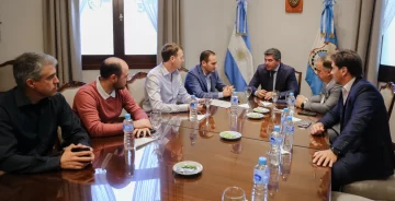 Orrego firmó el contrato para una obra clave: una inversión que apunta a la transformación energética de San Juan