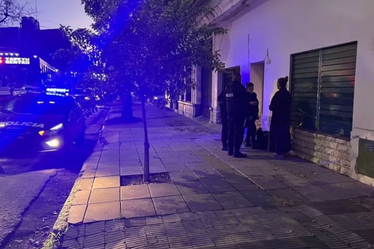 Una mujer fue sorprendida por un desconocido en su casa: “No me violes que puedo ser tu madre” Una mujer fue sorprendida por un desconocido en su casa: “No me violes que puedo ser tu madre”