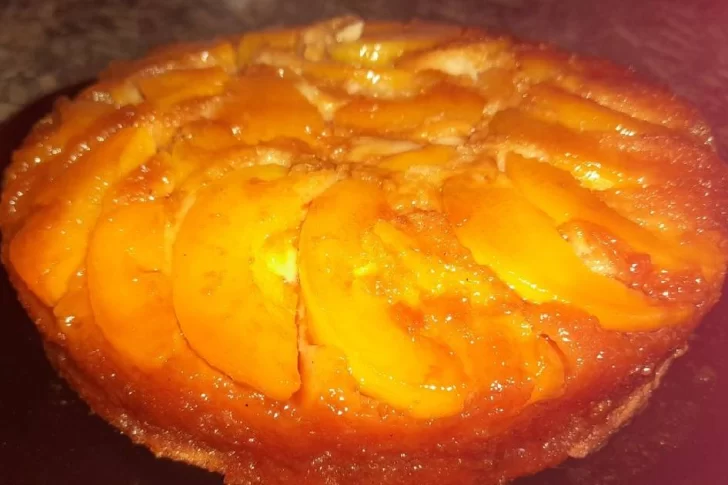 Receta de torta invertida de durazno: cómo preparar esta variante, tan rica como la de manzana