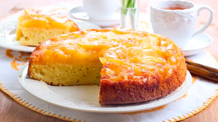 Receta de Torta invertida de manzanas: una opción para preparar en casa, fácil y económica