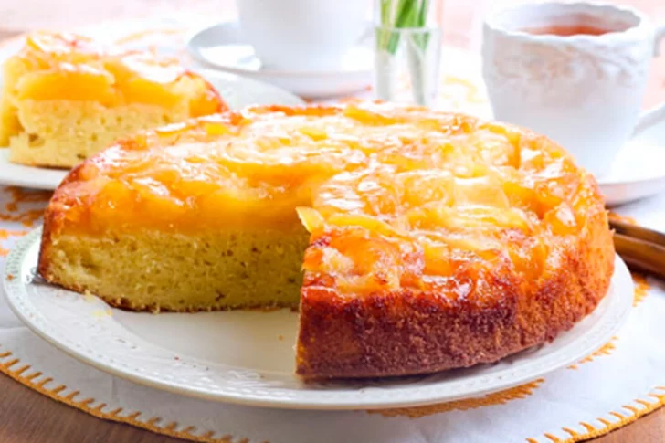 Receta de Torta invertida de manzanas: una opción para preparar en casa, fácil y económica