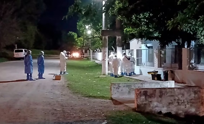 Horror: un hombre confesó que ahorcó a su esposa y colgó el cuerpo en la reja de una escuela Horror: un hombre confesó que ahorcó a su esposa y colgó el cuerpo en la reja de una escuela