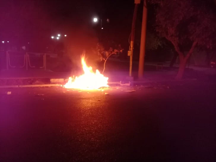 Vandalismo en Rivadavia: bomberos sofocaron varios incendios en contenedores de residuos Vandalismo en Rivadavia: bomberos sofocaron varios incendios en contenedores de residuos
