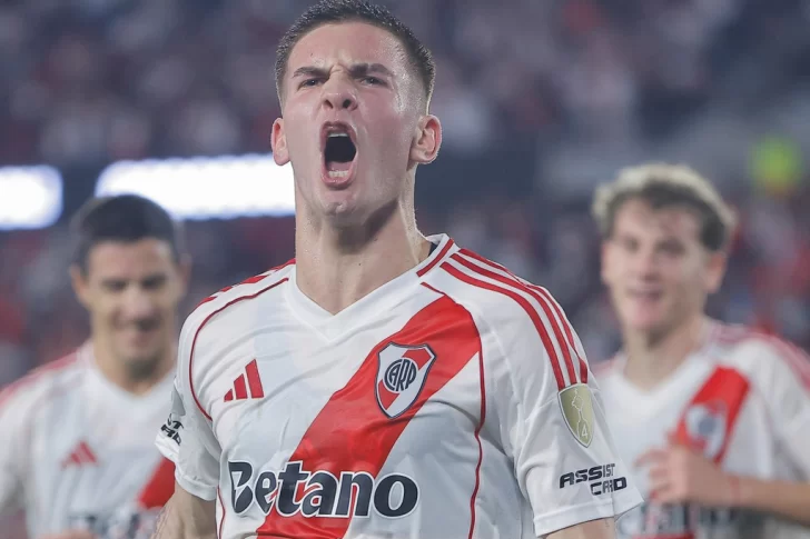 River goleó y ganó su grupo