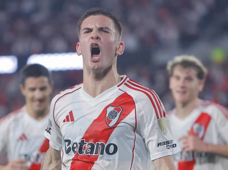 River goleó y ganó su grupo