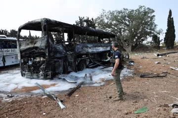 Un misil iraní impactó contra un autobús vacío en Tel Aviv: al menos 5 heridos Un misil iraní impactó contra un autobús vacío en Tel Aviv: al menos 5 heridos