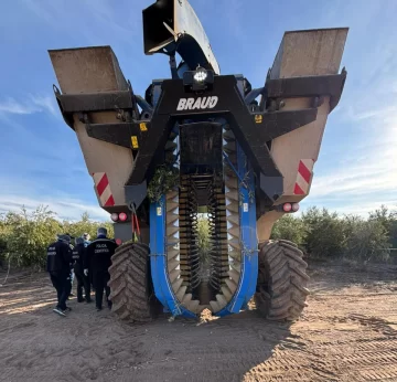 Cosechaba con una gran máquina cuando aplastó y mató a un operario Cosechaba con una gran máquina cuando aplastó y mató a un operario