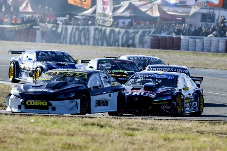 Por el motor de su auto Tobías se quedó a píe