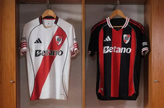 River Plate con pilcha nueva, viajó a Seattle River Plate con pilcha nueva, viajó a Seattle