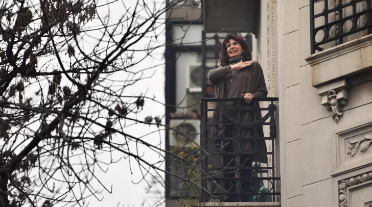 Cristina quedó presa en su casa y debe usar tobillera electrónica