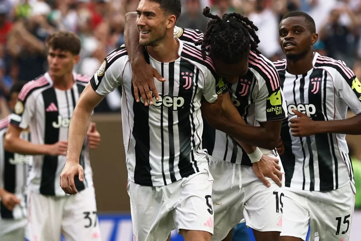 Juventus goleó y pasó a octavos