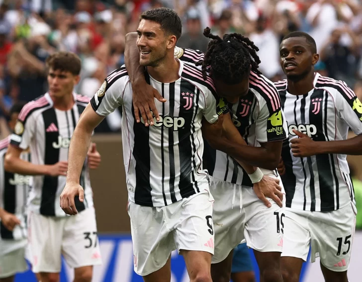 Juventus goleó y pasó a octavos
