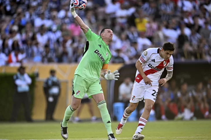 Armani le apunta todo a ser muy inteligentes