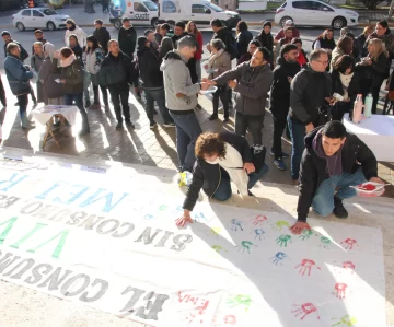 DCC270625-003F08-728x605