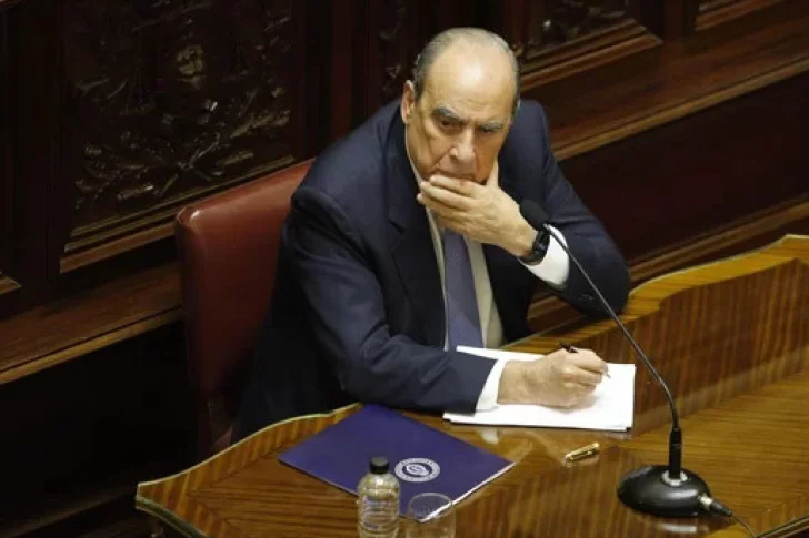 Lo llamaron mentiroso, se enfureció y dejó el Senado