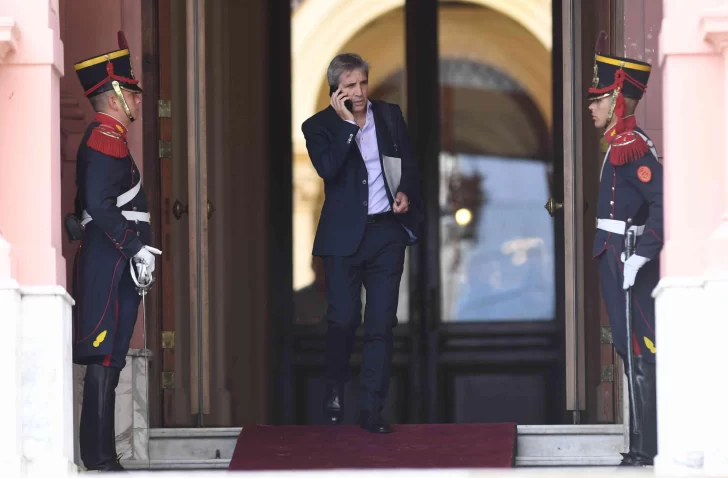 El Gobierno pone paños fríos al alerta por la falta de dólares