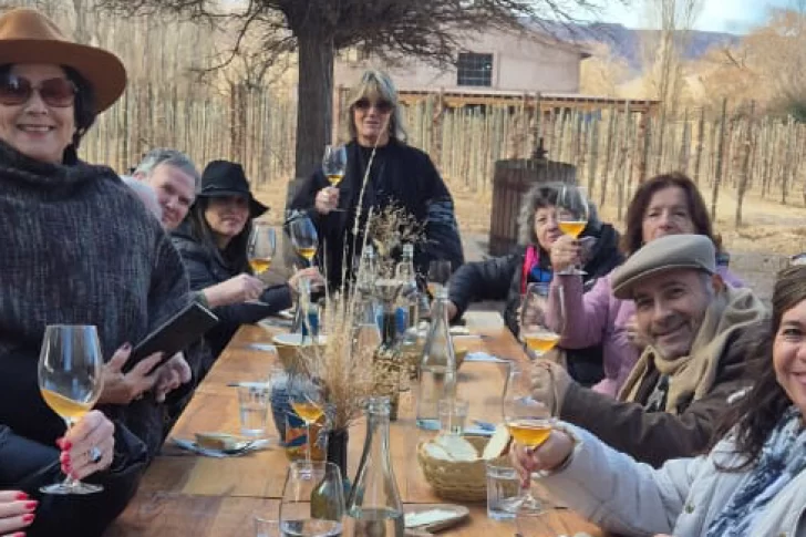 Una sanjuanina promociona las bodegas de Calingasta con viajes desde Mendoza