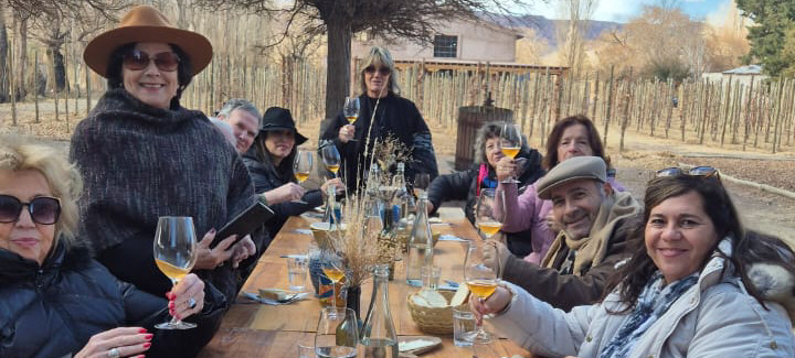 Una sanjuanina promociona las bodegas de Calingasta con viajes desde Mendoza