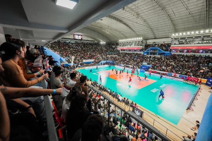 Argentina le ganó a Cuba en tie-break ante un Cantoni que vibró al ritmo de un partidazo Argentina le ganó a Cuba en tie-break ante un Cantoni que vibró al ritmo de un partidazo