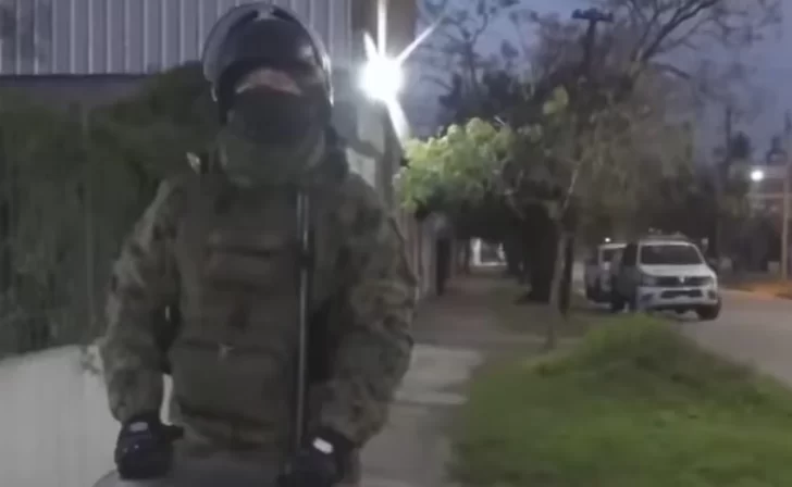 Femicidio en Moreno: un policía mató a la pareja de su ex y se atrincheró en un gimnasio Femicidio en Moreno: un policía mató a la pareja de su ex y se atrincheró en un gimnasio