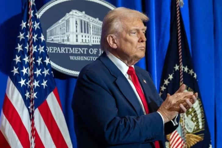 Donald Trump anuncia que fuerzas de EE.UU. hundieron un barco cargado de drogas procedente de Venezuela