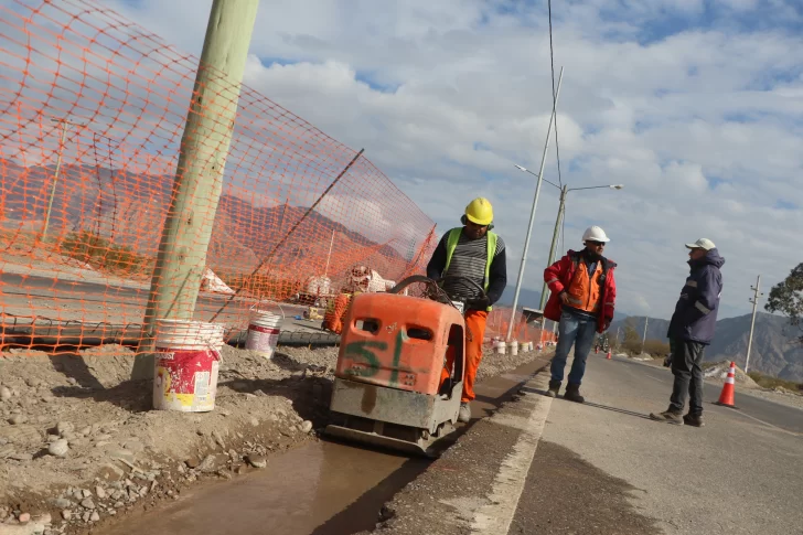 La iluminación en una ruta clave para el turismo tiene más de 30% de avance