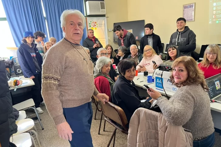 Un inquieto de la docencia dice adiós luego de 43 años