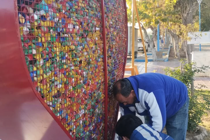 Con ayuda vecinal, 25 de Mayo hizo su primer envío de tapitas a Garrahan