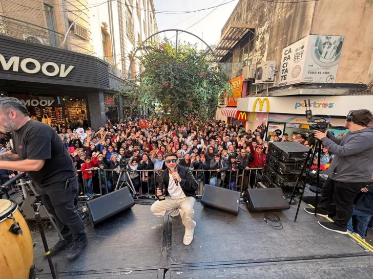 Omega, invitado de lujo a la Fiesta del Cuarteto: la banda sanjuanina cantó en la peatonal cordobesa Omega, invitado de lujo a la Fiesta del Cuarteto: la banda sanjuanina cantó en la peatonal cordobesa