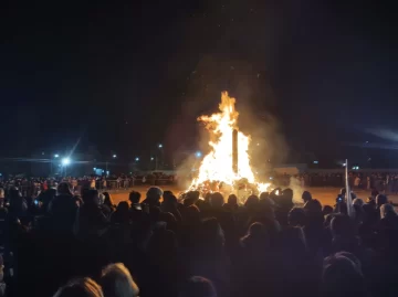Con más de 2 mil devotos, San Juan celebró a su santo patrono con la tradicional fogata Con más de 2 mil devotos, San Juan celebró a su santo patrono con la tradicional fogata