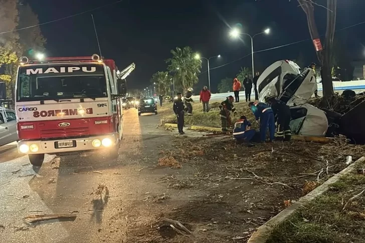 Mendoza: dos muertos y tres heridos graves en un accidente vial en Maipú