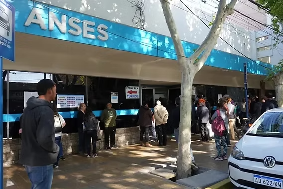 Cómo funcionará ANSES en San Juan este viernes luego de la eliminación del feriado por el día del empleado público Cómo funcionará ANSES en San Juan este viernes luego de la eliminación del feriado por el día del empleado público