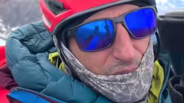 Buscan intensamente a un montañista argentino que se cayó mientras hacía parapente en los Alpes Buscan intensamente a un montañista argentino que se cayó mientras hacía parapente en los Alpes