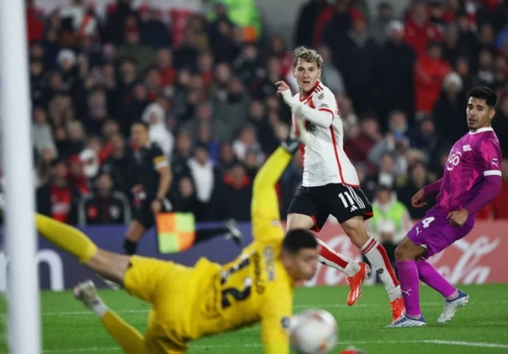 River jugará ante Libertad y Racing enfrentará a Peñarol en los Octavos de la Libertadores River jugará ante Libertad y Racing enfrentará a Peñarol en los Octavos de la Libertadores