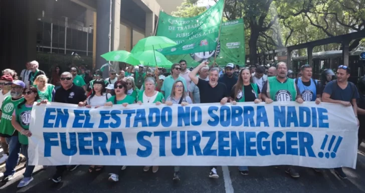 Los gremios estatales criticaron al Gobierno por eliminar el asueto por el día del trabajador público Los gremios estatales criticaron al Gobierno por eliminar el asueto por el día del trabajador público