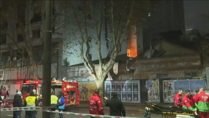 Se incendió un edificio tomado en Monserrat: 11 personas fueron asistidas Se incendió un edificio tomado en Monserrat: 11 personas fueron asistidas