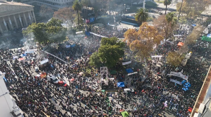 Tras la domiciliaria a CFK, el peronismo marcha a Plaza de Mayo