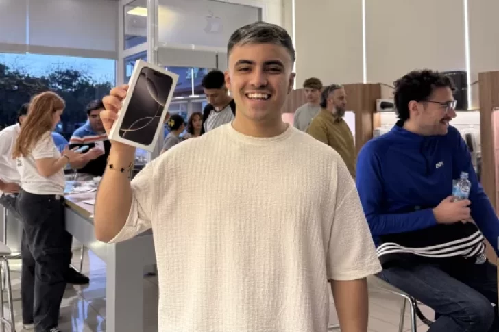 El inspirador caso del inconformista que pasó de repartir celulares en bici a tener una empresa con 20 empleados y dos sucursales