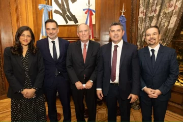 Orrego destacó en la Embajada de Francia el valor de generar empleo y fortalecer proveedores locales