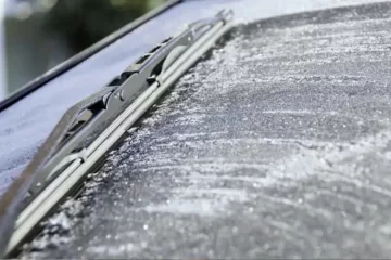 Cómo sacar la escarcha del parabrisas sin dañarlo Cómo sacar la escarcha del parabrisas sin dañarlo