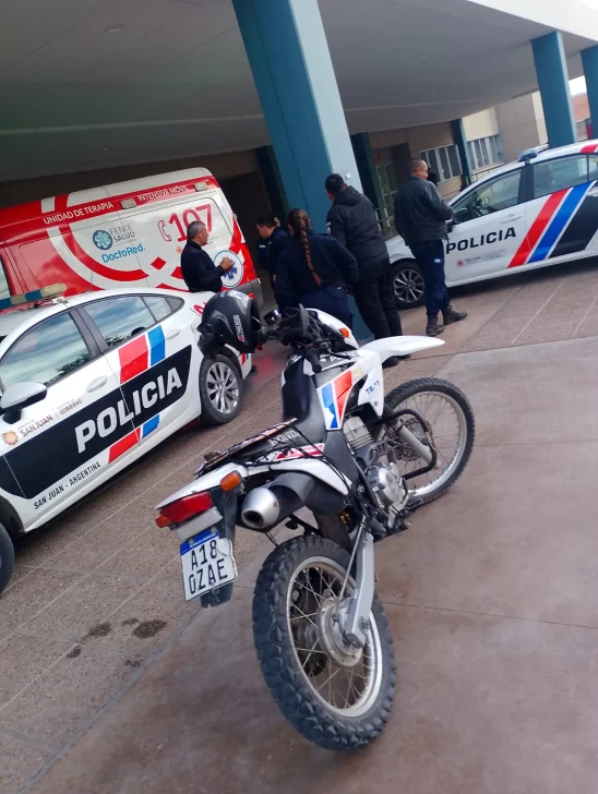 Un operativo exprés de la policía para que un bebé llegue al hospital y puedan salvarle la vida Un operativo exprés de la policía para que un bebé llegue al hospital y puedan salvarle la vida
