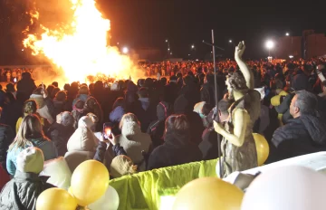 Devoción, en la vuelta de la gran fogata