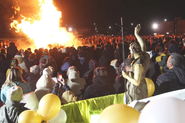 Devoción, en la vuelta de la gran fogata