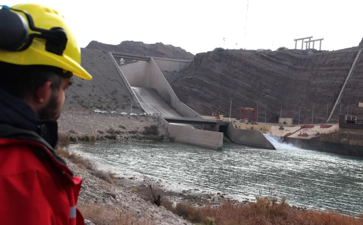 DCC010825-003F08-728x452