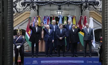 DCC040725-005F03-728x437