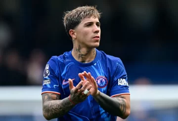 Enzo Fernández sorprendió al debutar como modelo: las fotos y el video de la campaña