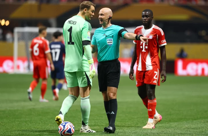 Neuer le pegó feo a su colega Donnarumma
