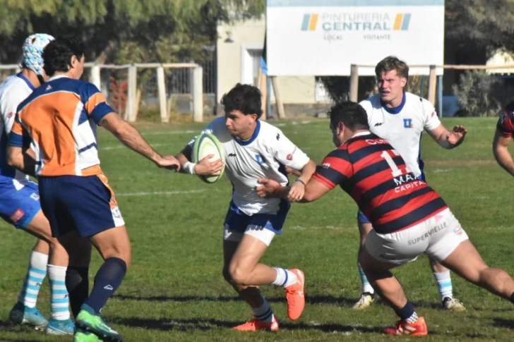Universitario igualó con Liceo en intenso partido