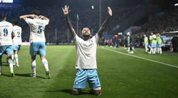 Racing pirateó una  victoria en Córdoba